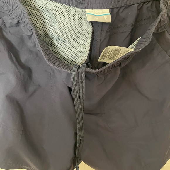 Columbia nylon camp shorts girls Sz XS 4.5” leg - Picture 2 of 9